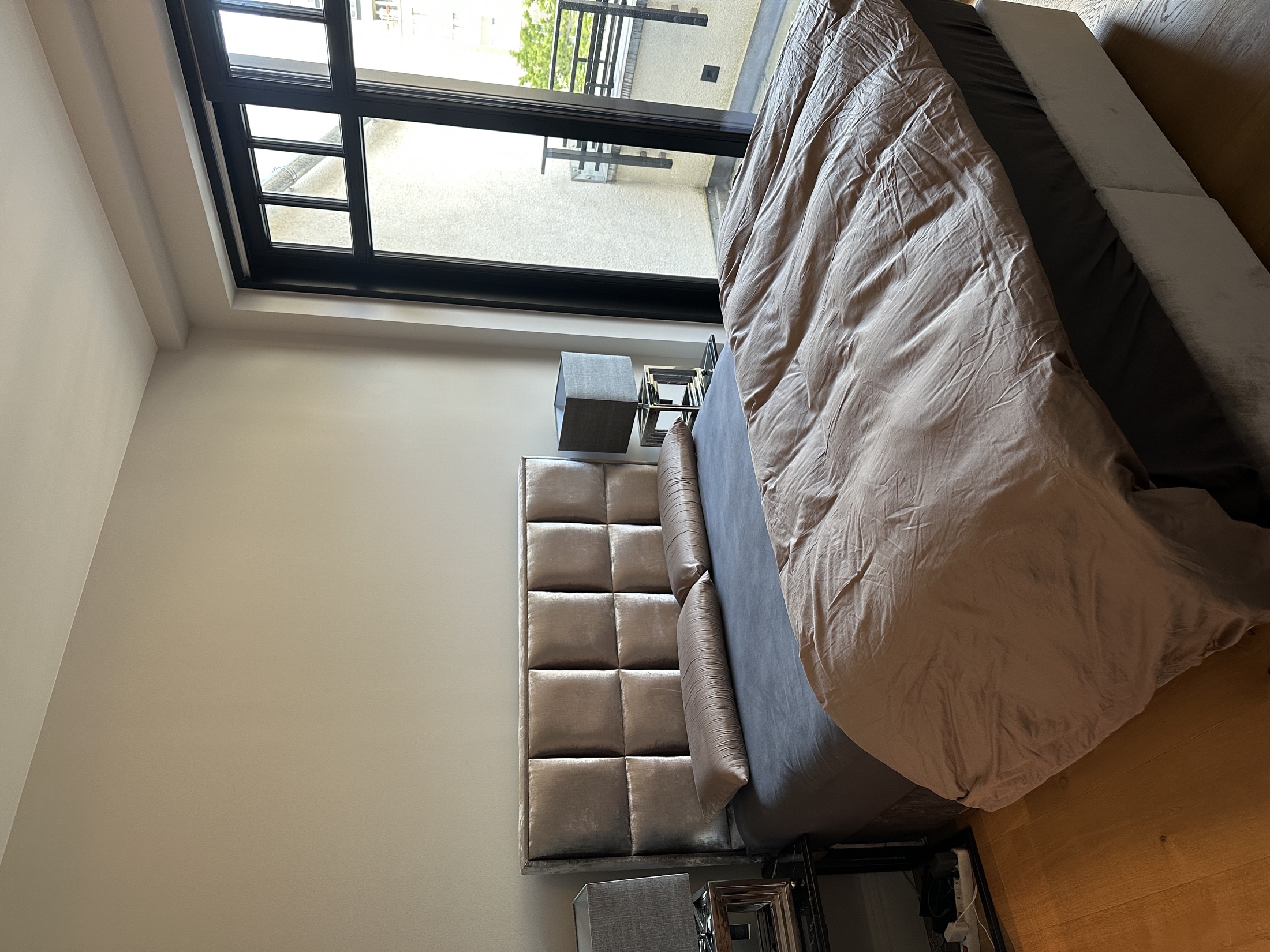 Schlafzimmer mit Stadtblick / Bedroom with city view