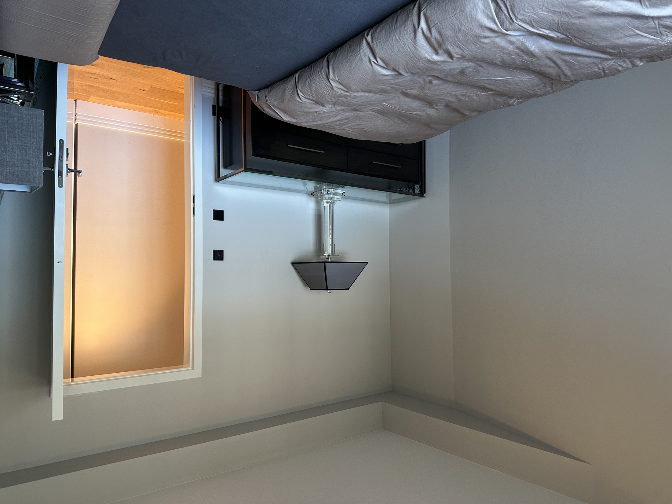 Schlafzimmer / Bedroom